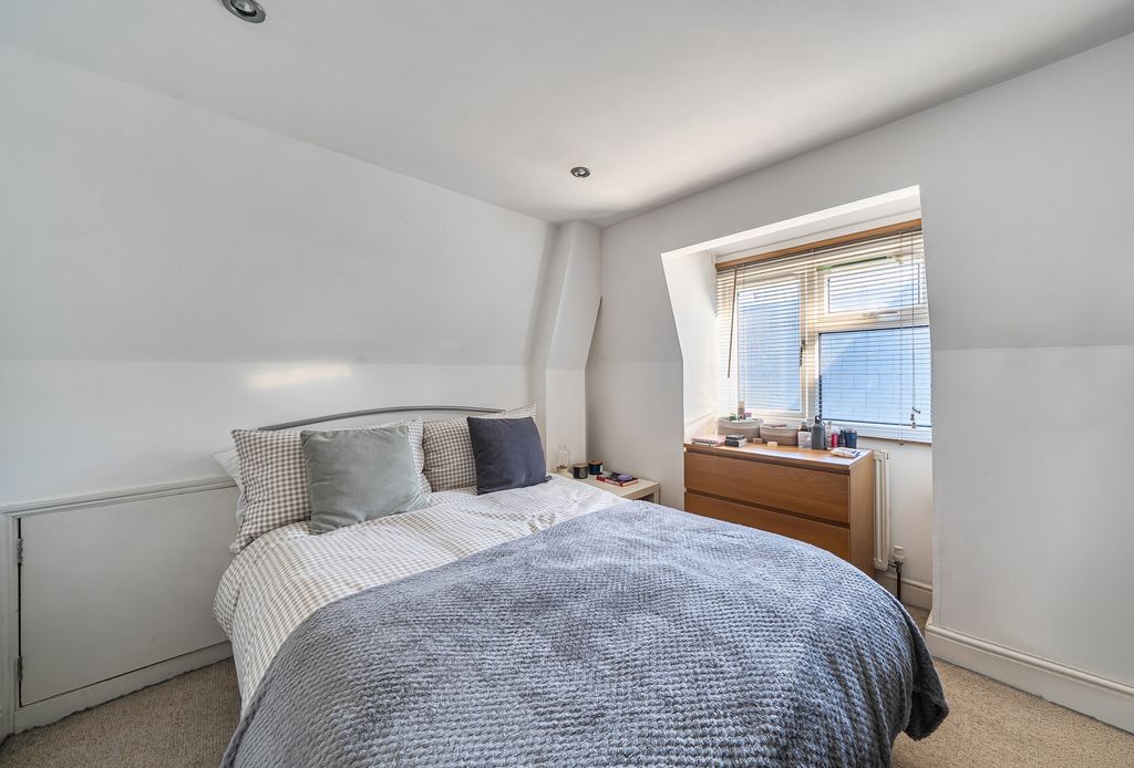 Property photo 2 of 13 1-69F33d9344F9F-1...