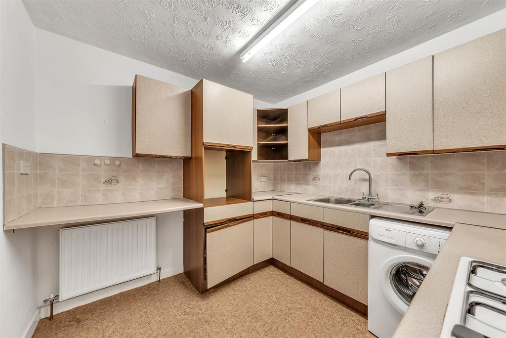 Property photo 2 of 18 Pearl-Court-13.Jpg