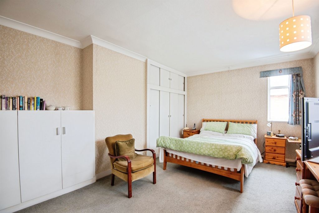 Property photo 2 of 27