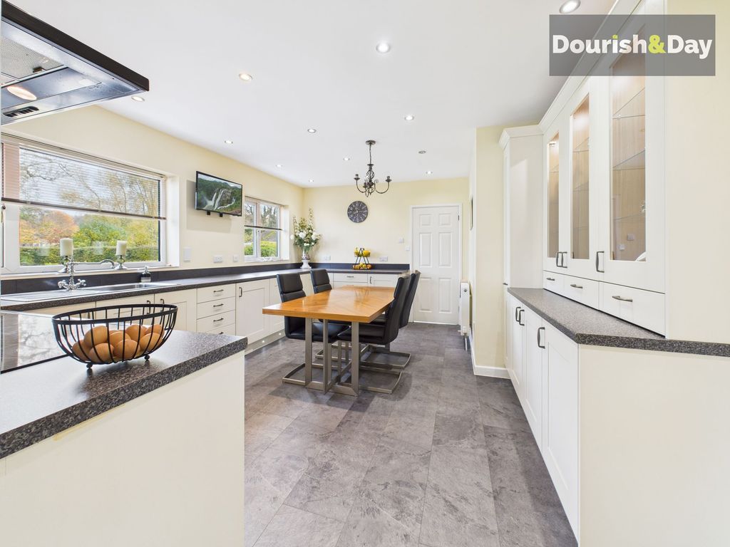 Property photo 2 of 28