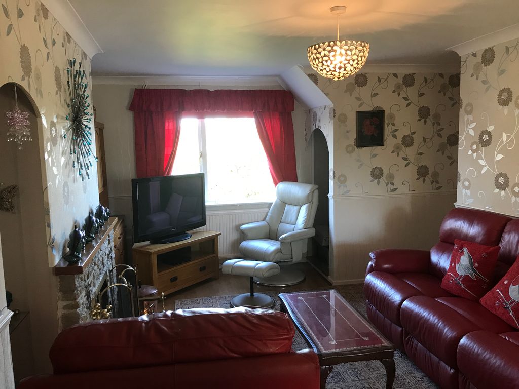 Property photo 3 of 17 Sitting Room