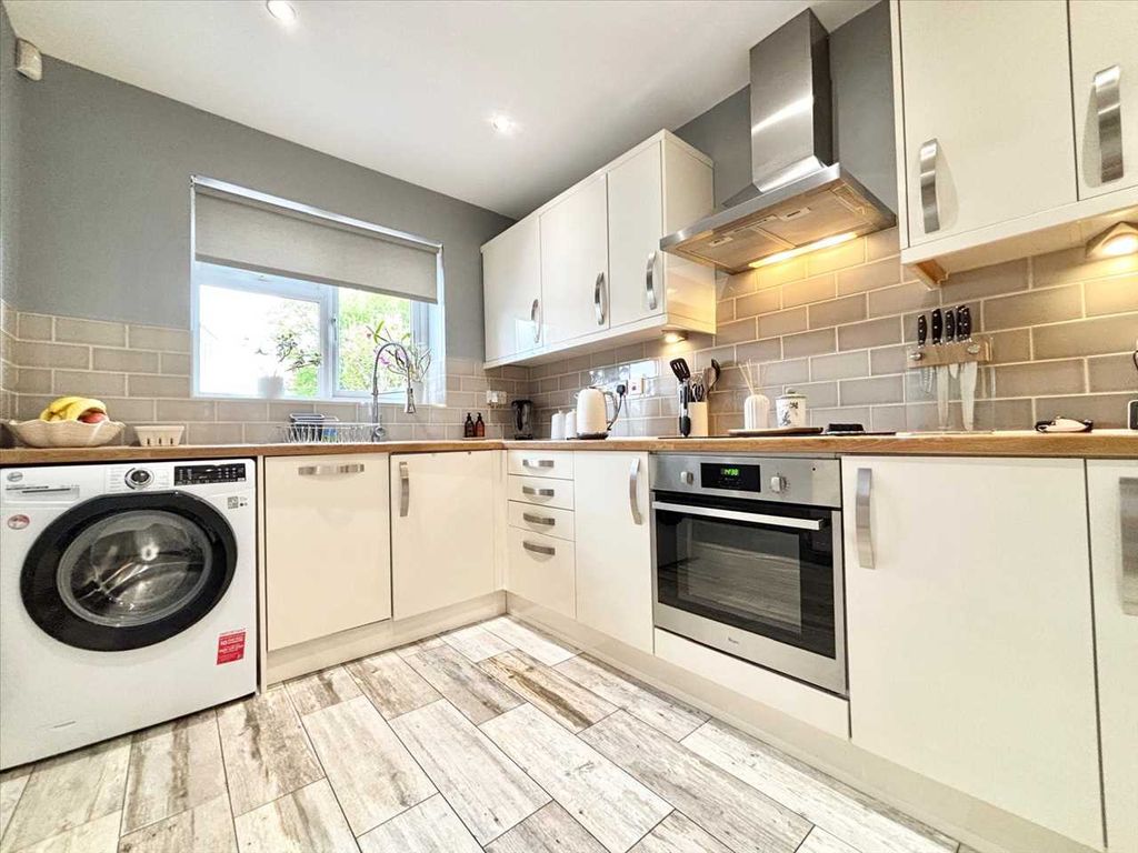 Property photo 2 of 30 Kitchen