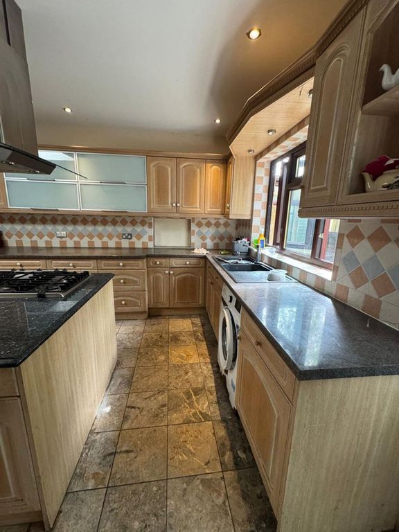 Property photo 3 of 5