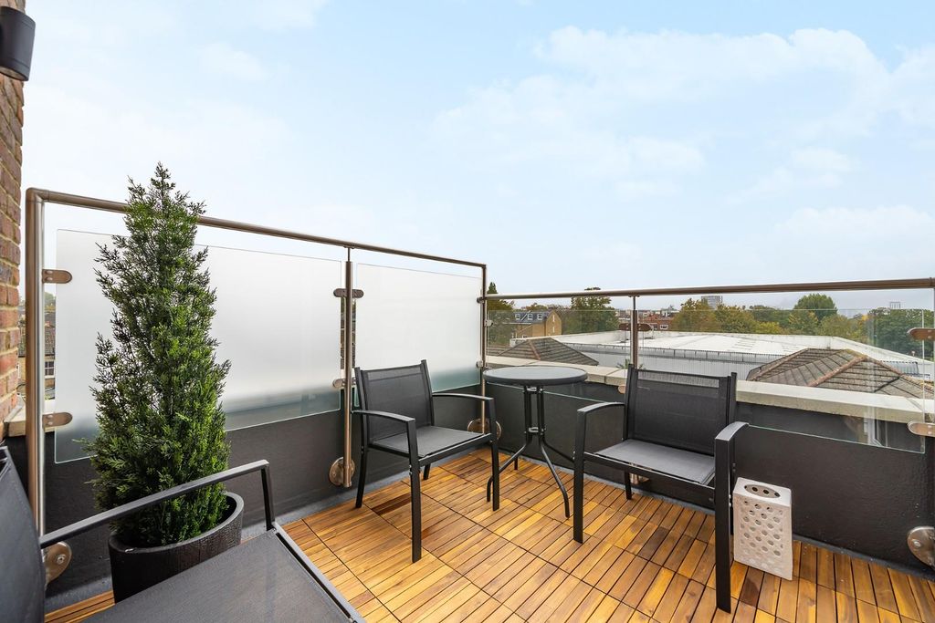 Property photo 3 of 22 Roof Terrace.Jpg
