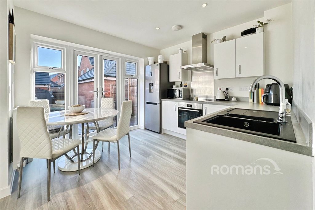 Property photo 3 of 18 Kitchen Diner