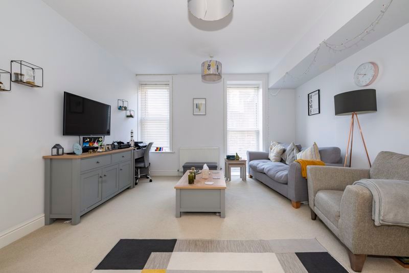 Property photo 3 of 9 Photo 4