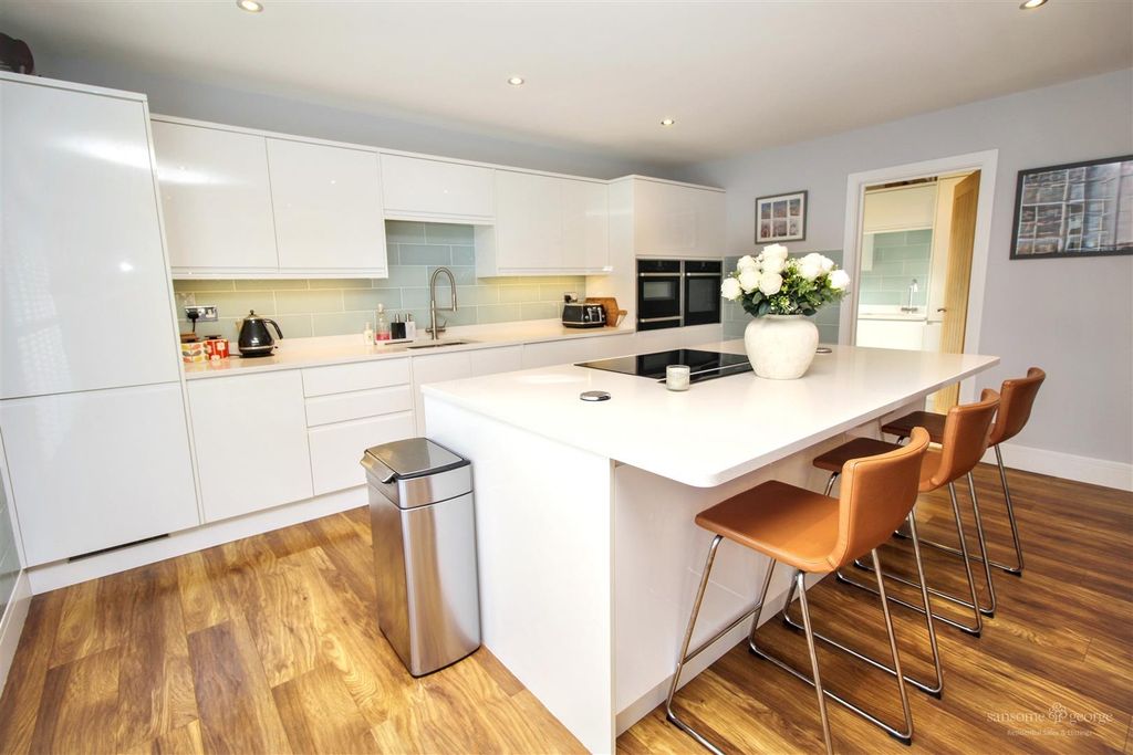 Property photo 2 of 34 Kitchen