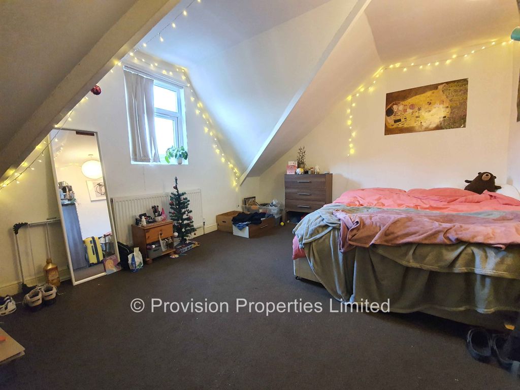 Property photo 3 of 8 Photo