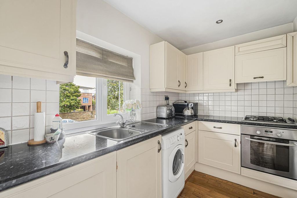 Property photo 3 of 13 Fitted Kitchen: