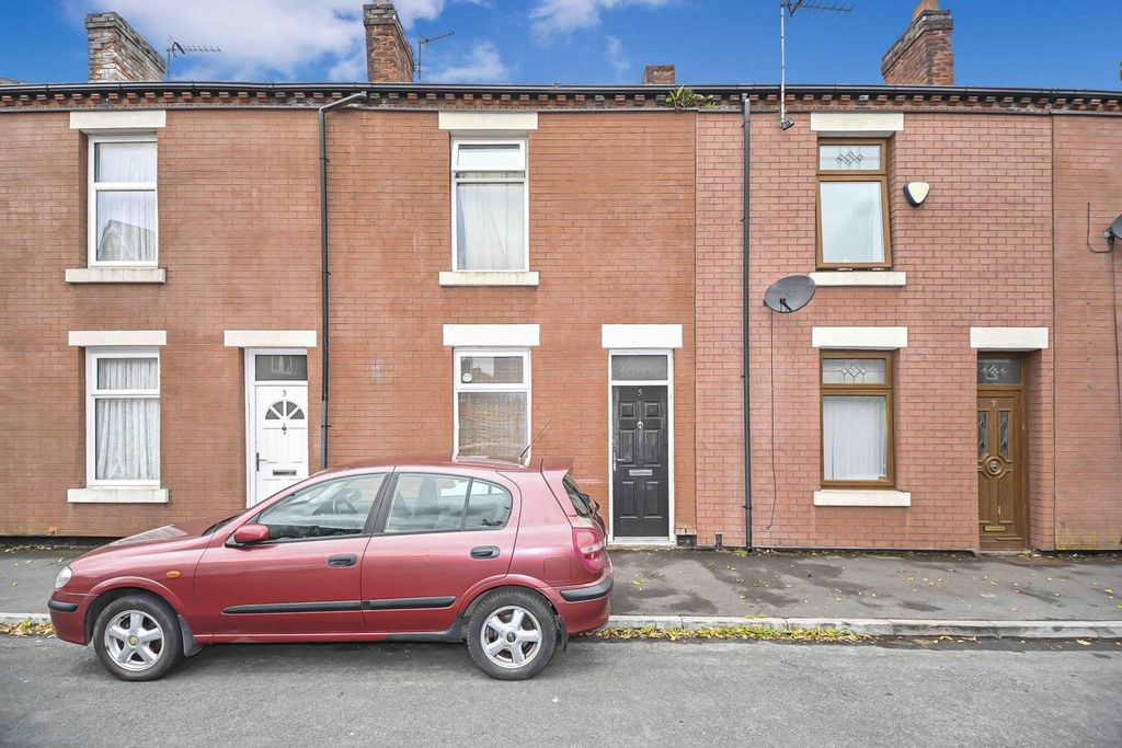 Property photo 3 of 11 5 Gordon Street, Leigh, England, Wn7 1Re