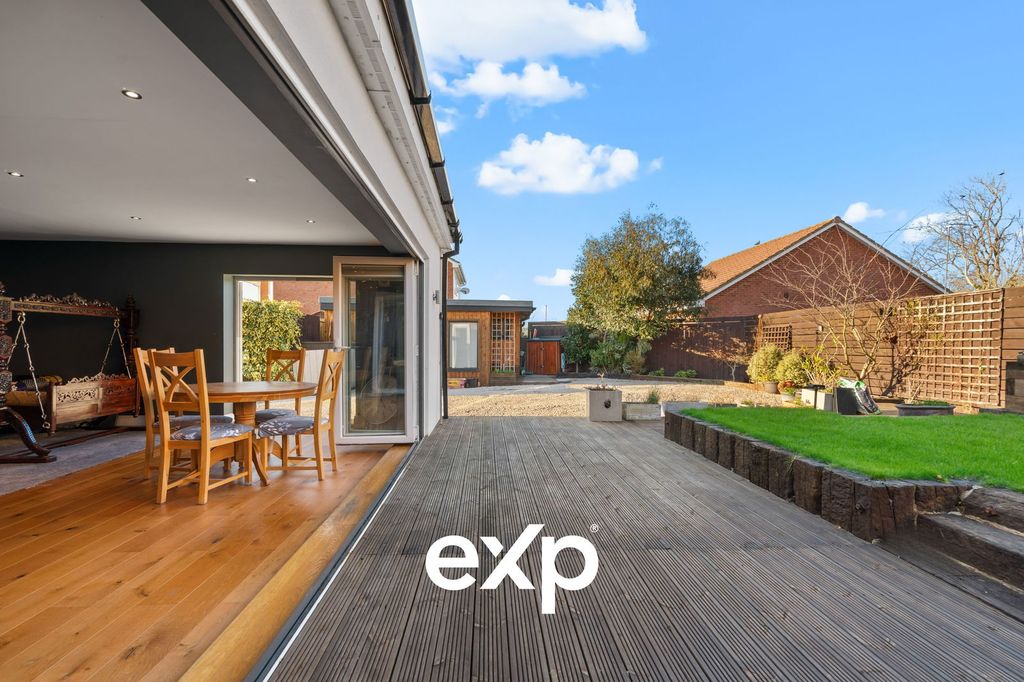 Property photo 1 of 28