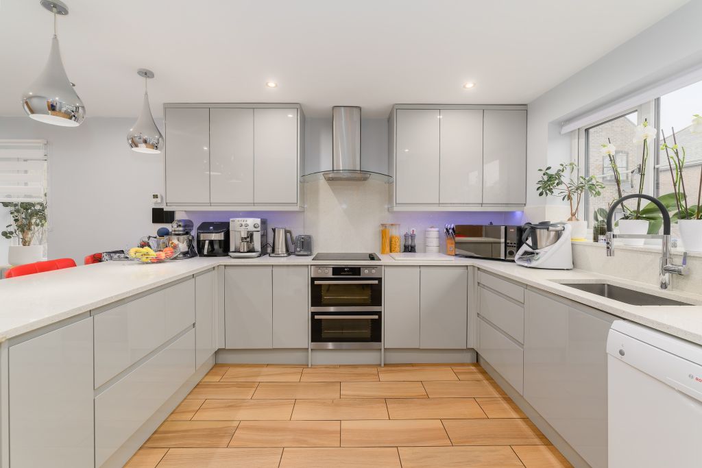 Property photo 3 of 27