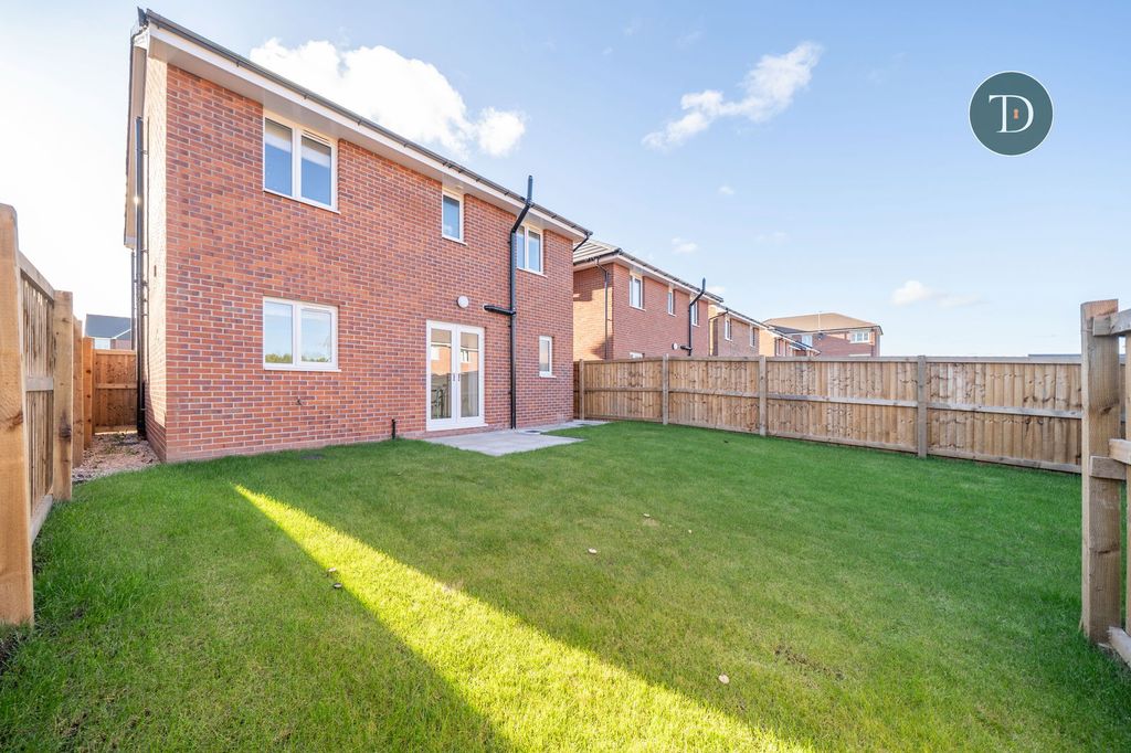 Property photo 2 of 31