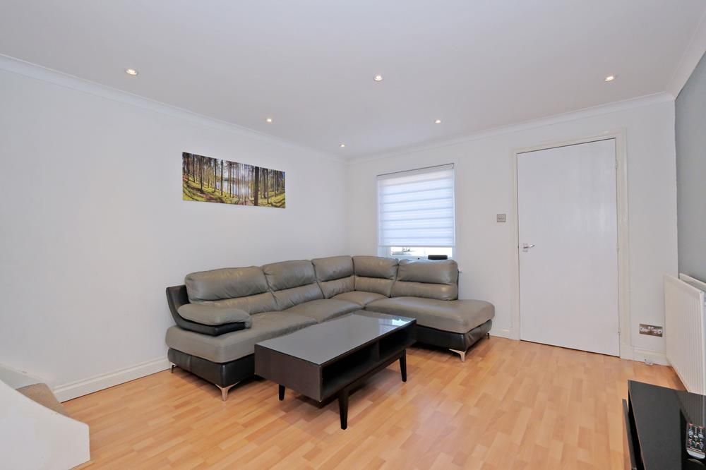 Property photo 1 of 13 Lounge Photograph 2