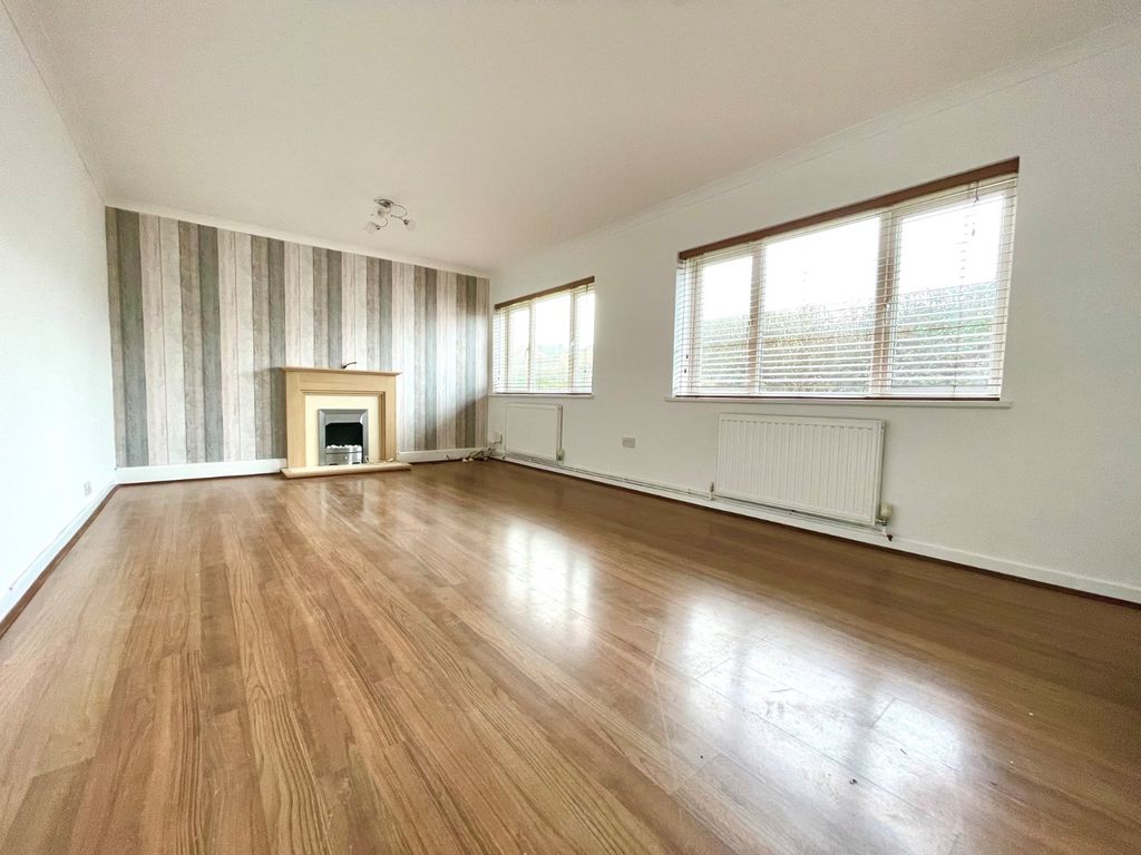 Property photo 3 of 8 Picture 3