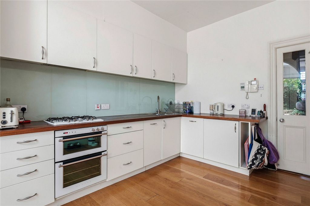 Property photo 3 of 16 Kitchen