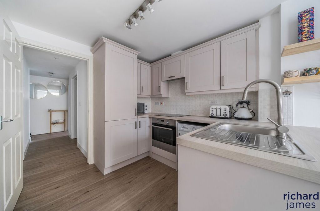 Property photo 2 of 9 8Ae4d519B2E14A2784F184cd7F84c879