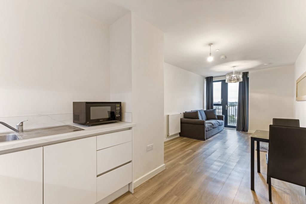 Property photo 2 of 17 98637_Flat 58 581...