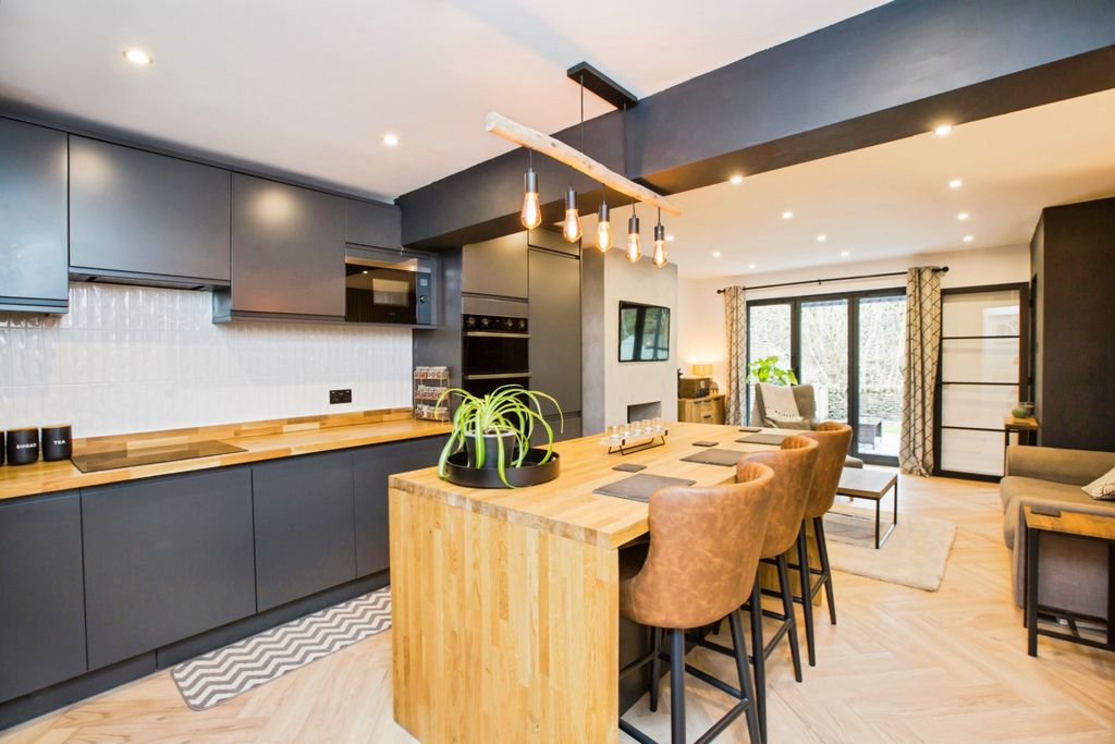 Property photo 2 of 15 Open Plan Living