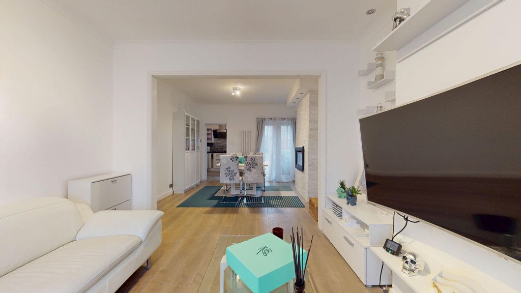 Property photo 2 of 32