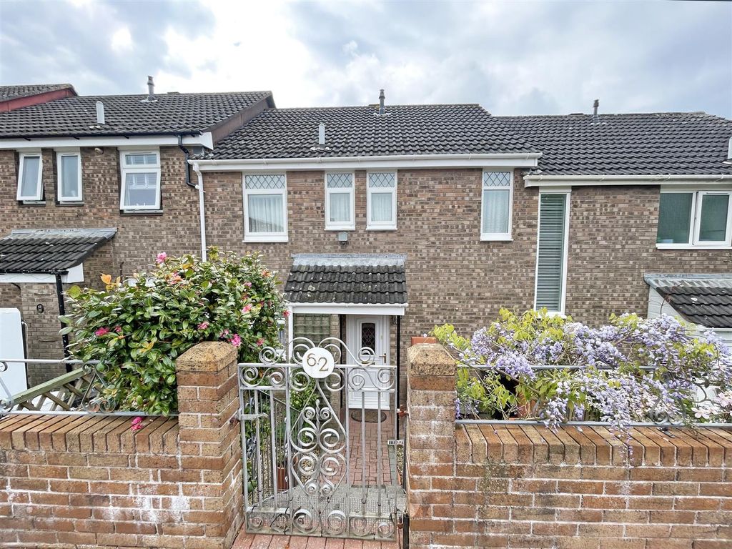 Property photo 1 of 17 Hessary Drive 62 - Front.Jpg
