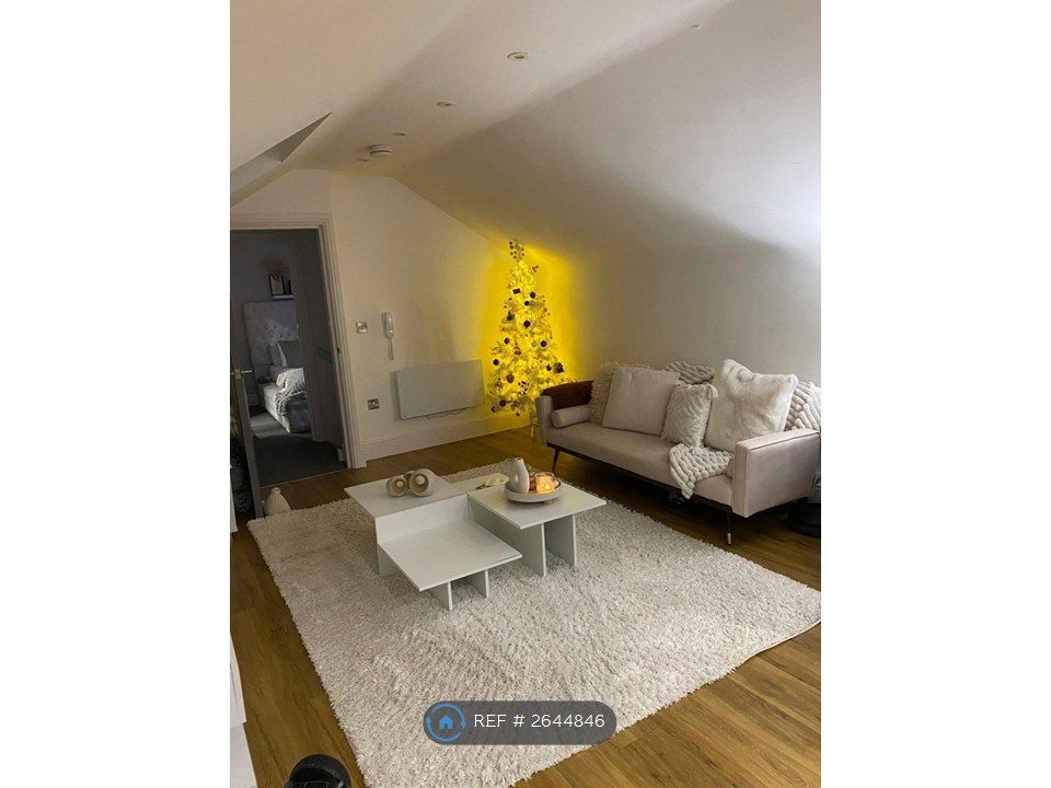 Property photo 3 of 12 Lounge Area