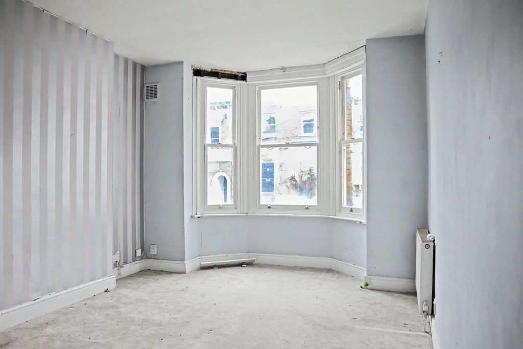 Property photo 2 of 21 47B Ramsden Road, Balham, London Sw12 8Ra