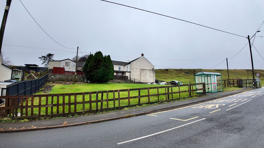 Property photo 3 of 11