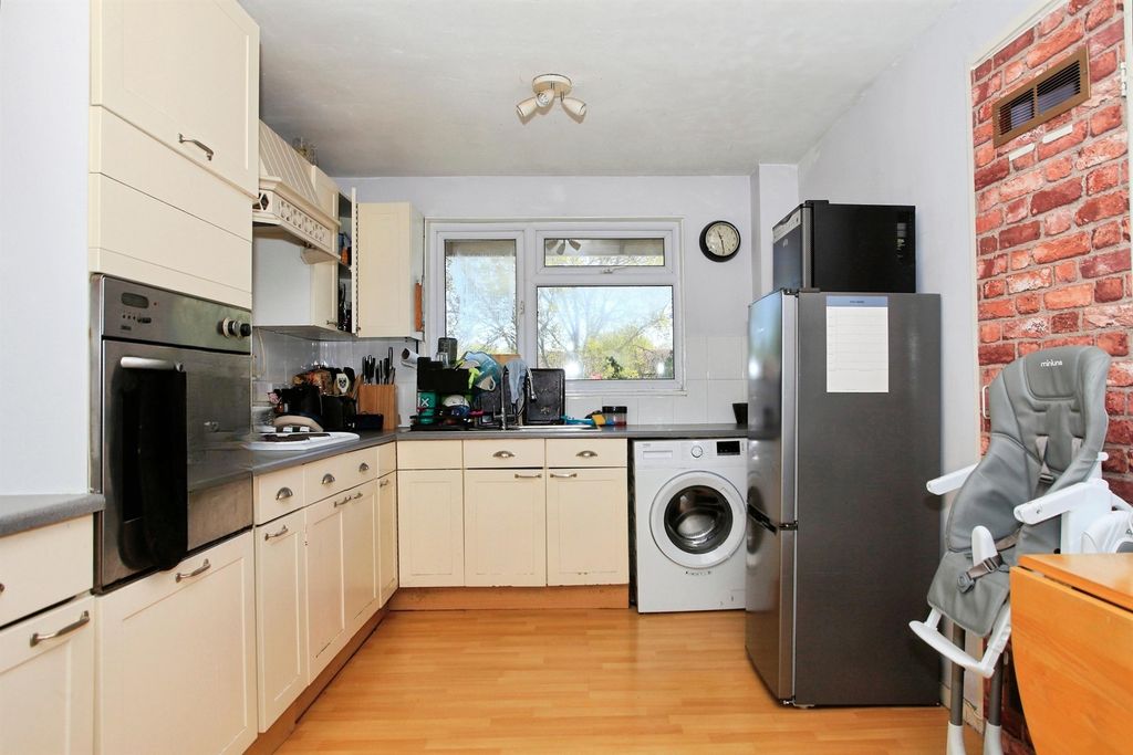 Property photo 3 of 9