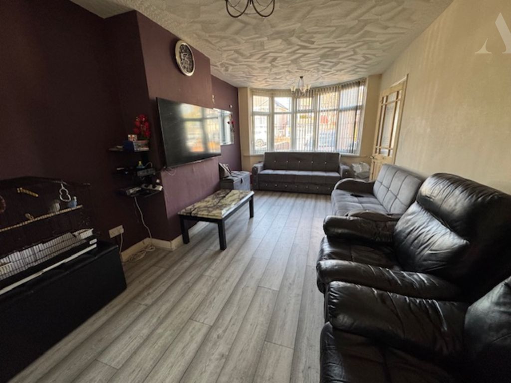 Property photo 2 of 10 91 Harts Road Lounge