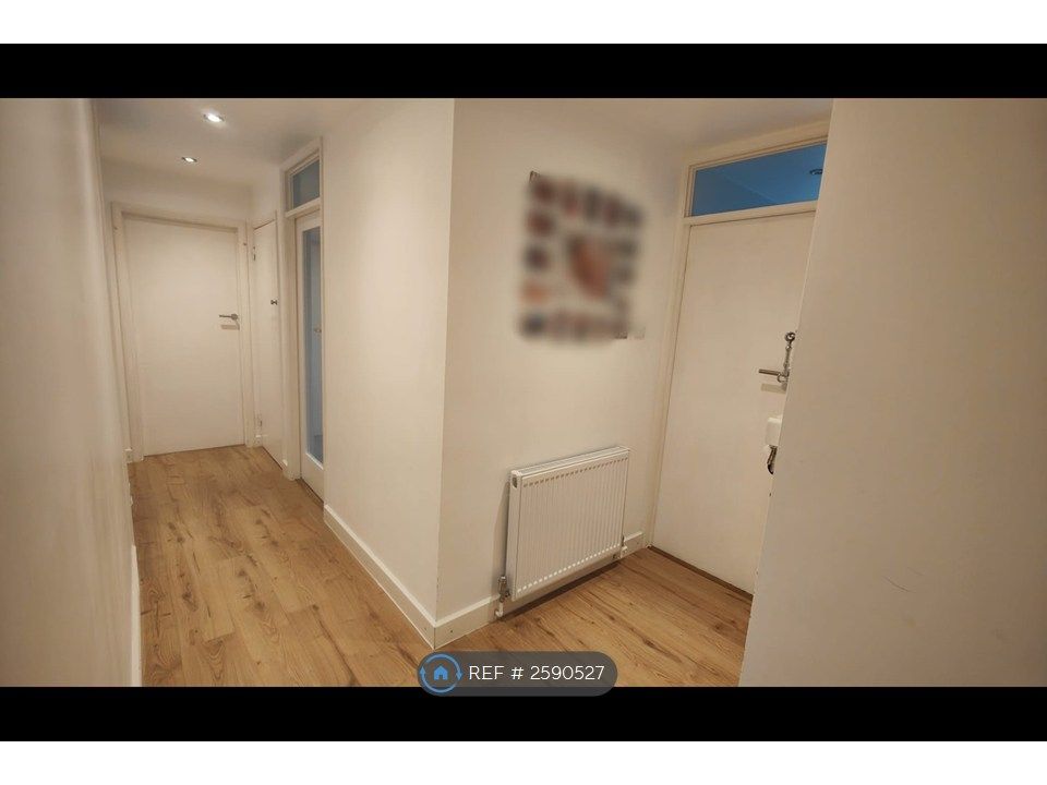Property photo 3 of 13 Hallway