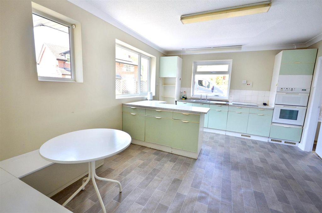 Property photo 3 of 17 Breakfast Kitchen