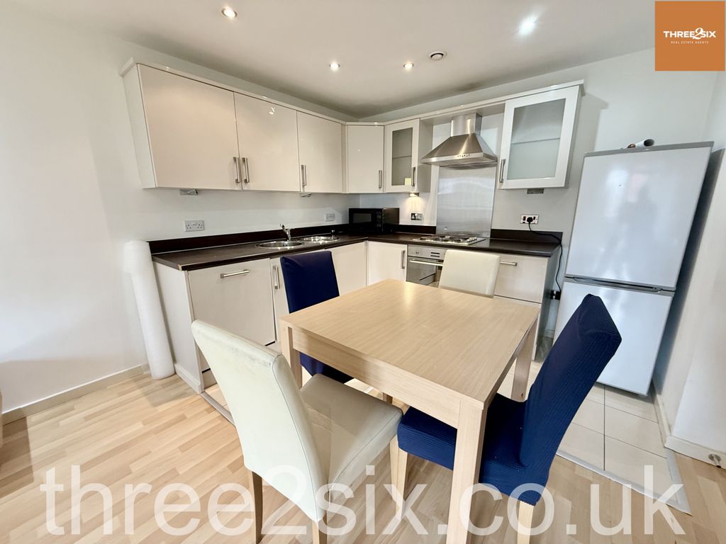 Property photo 3 of 7 Kitchen