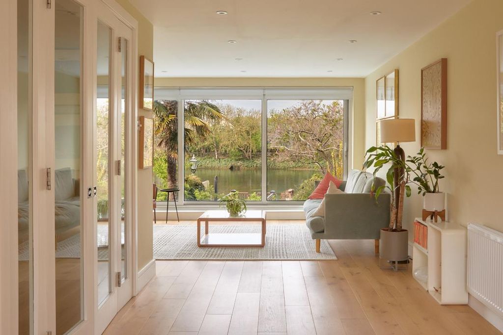 Property photo 1 of 47