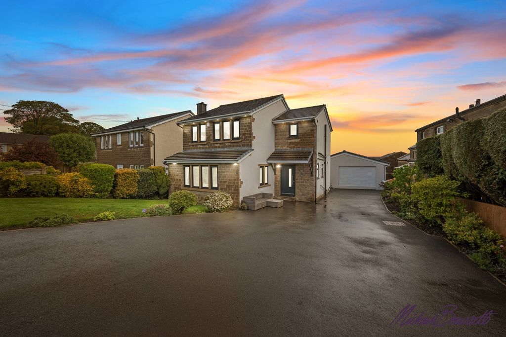 Property photo 1 of 32