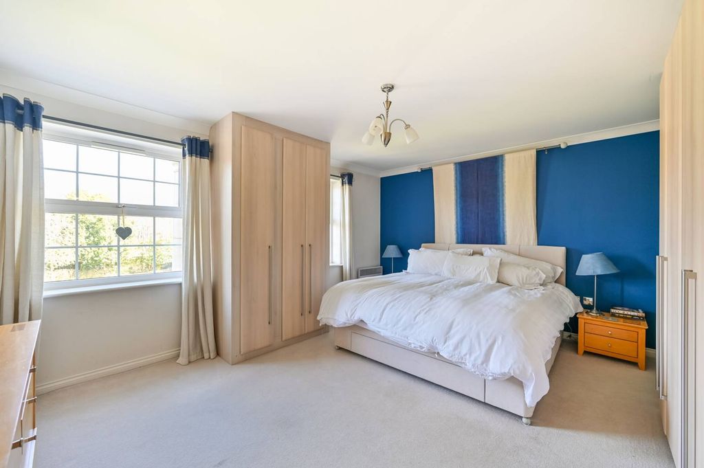 Property photo 3 of 10