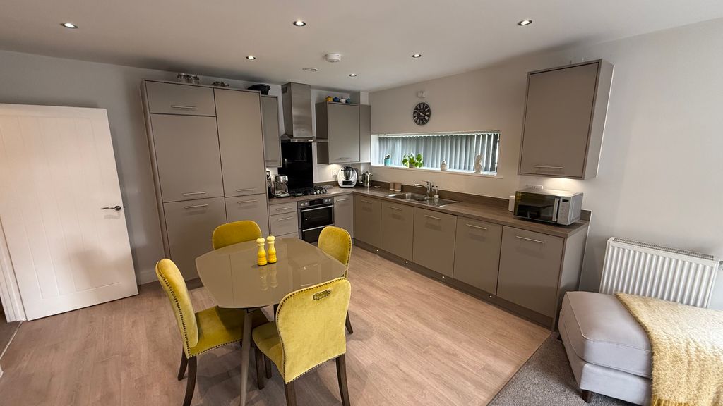 Property photo 2 of 11 Kitchen/Diner/Loounge