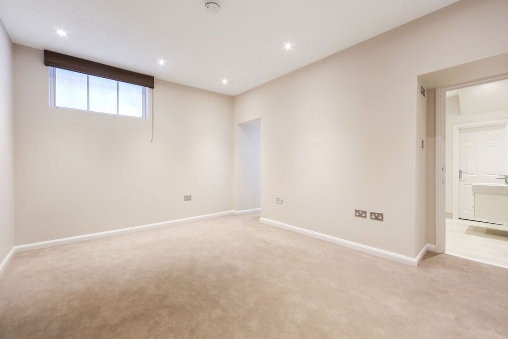 Property photo 1 of 12 Ph4_976103_Edited...