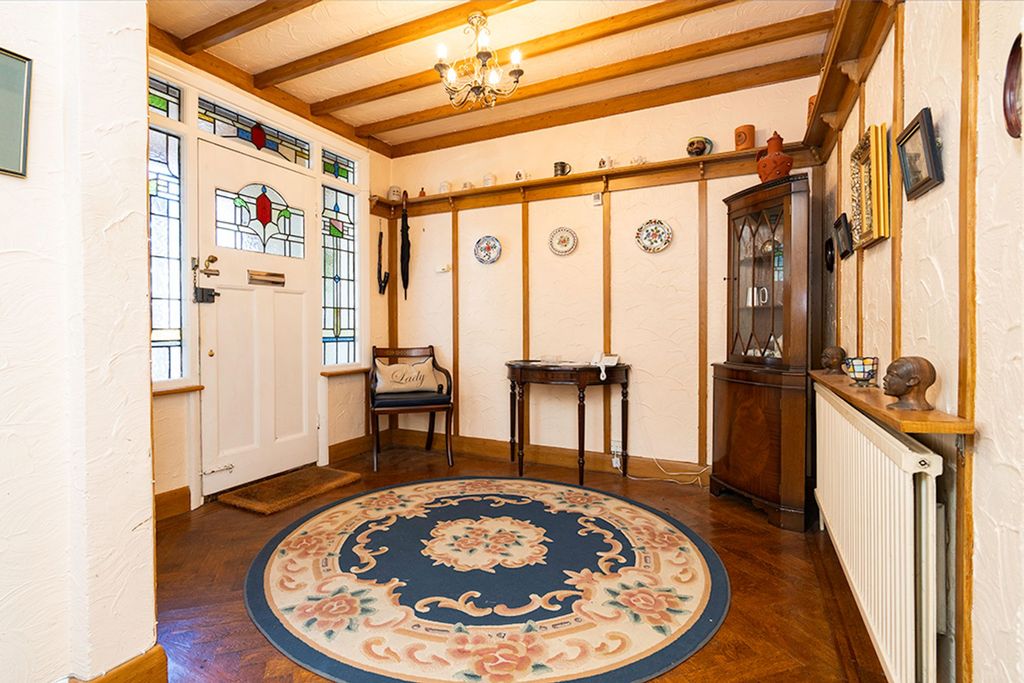 Property photo 3 of 27