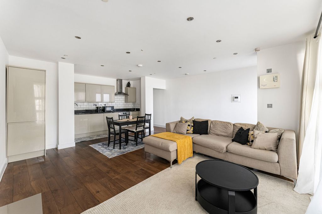 Property photo 1 of 15 Reception/Kitchen