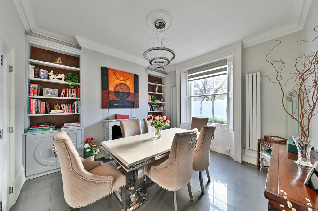 Property photo 3 of 17 Dining Room