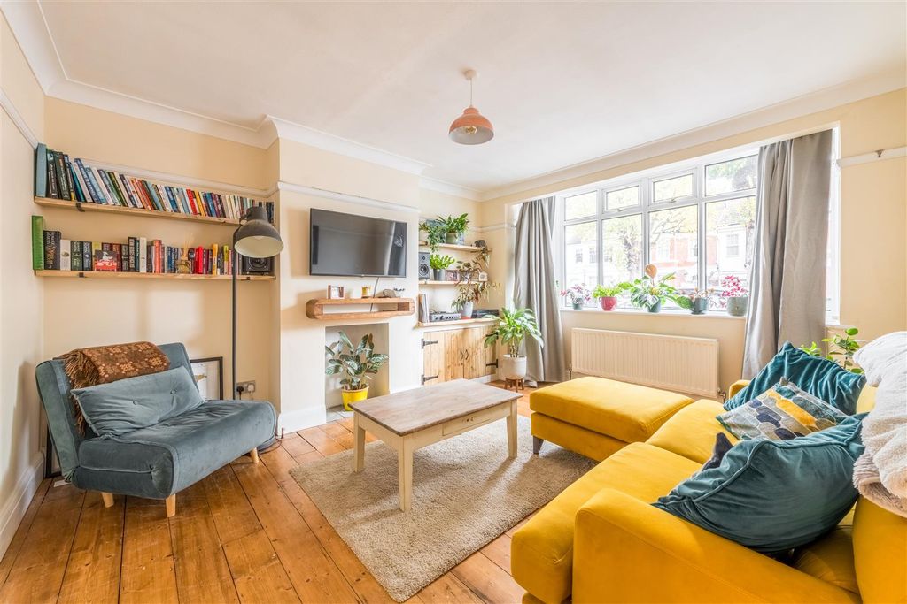 Property photo 2 of 17 38 Rutland Gardens-8.Jpg