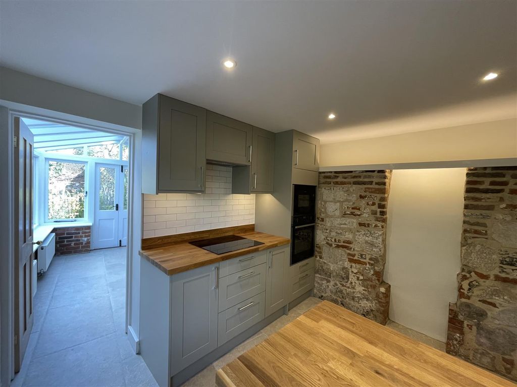 Property photo 3 of 16 Kitchen 2.Jpg