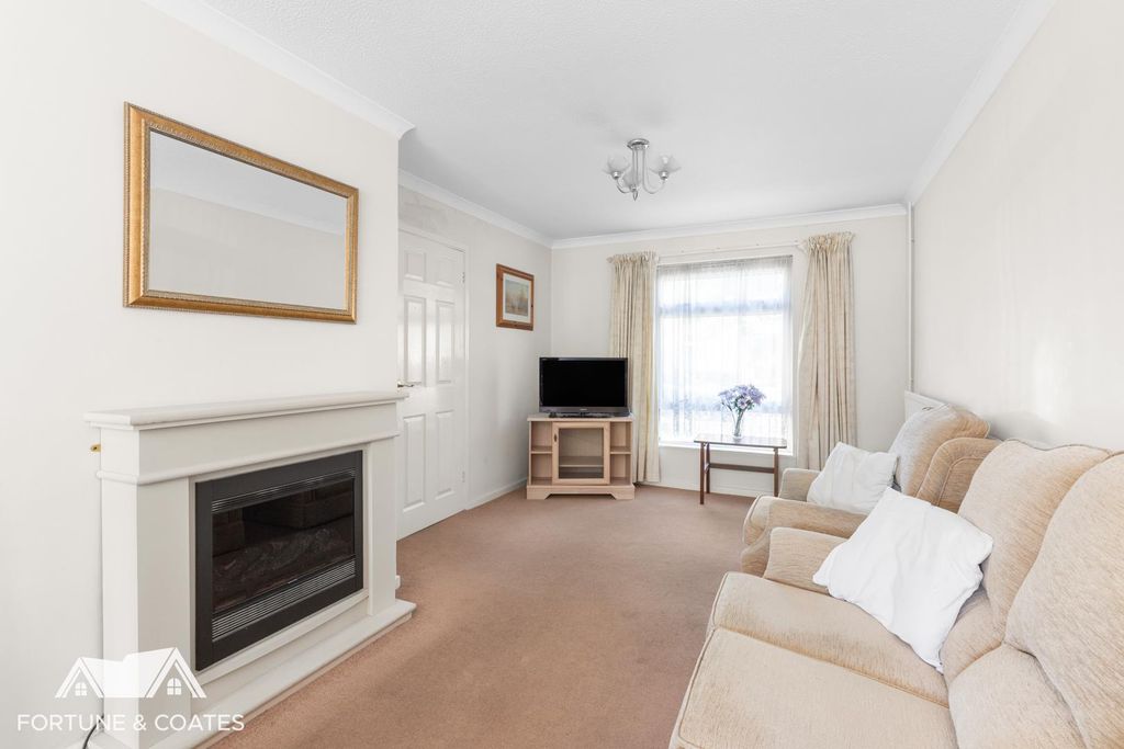 Property photo 3 of 17 Hollyfield_20.Jpg