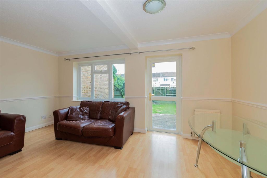 Property photo 3 of 14 61 Pennine Road-11.Jpg