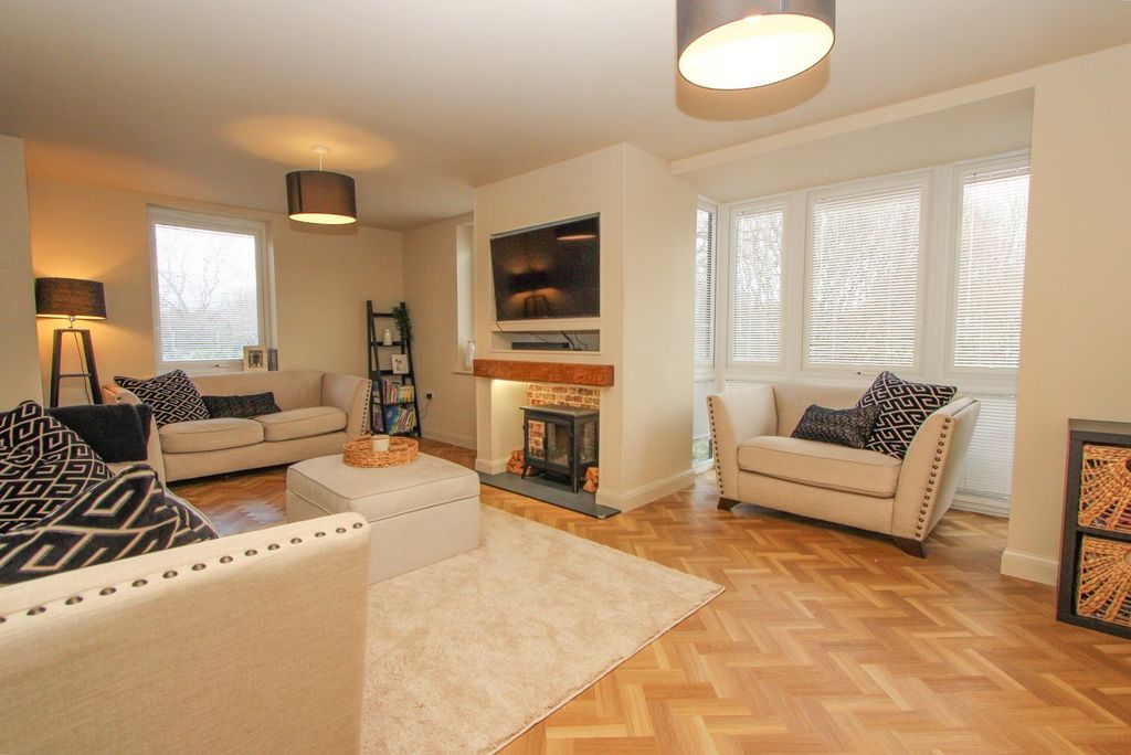 Property photo 3 of 28