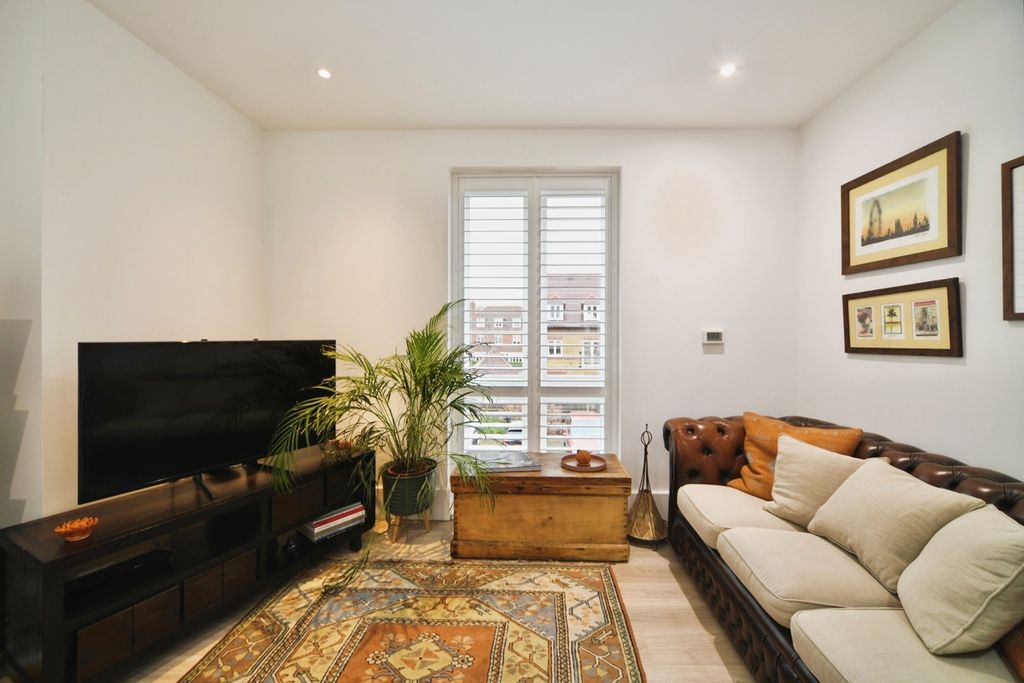 Property photo 2 of 16 Pbox-Img.Jpg