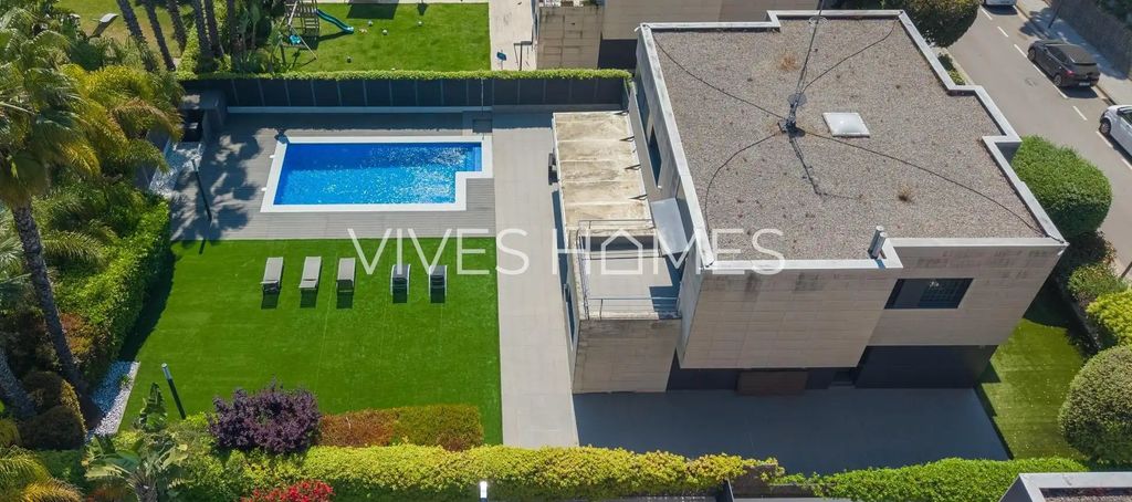 Property photo 2 of 47