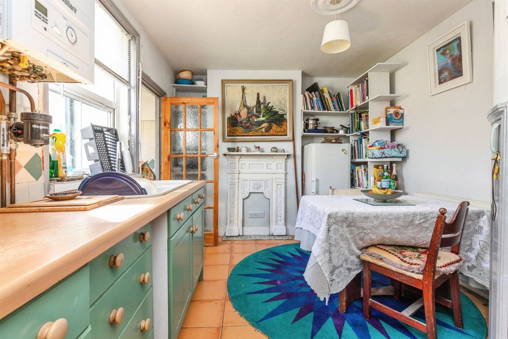 Property photo 3 of 18