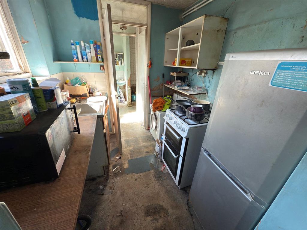 Property photo 2 of 6 Kitchen.Jpg
